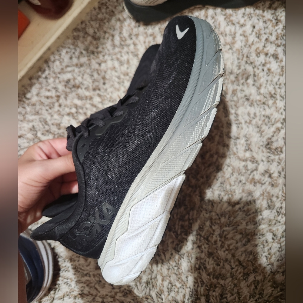 Hoka Arahi 6
